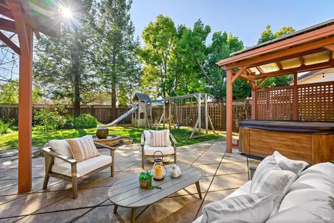 1348 Birdie Dr, Windsor, CA 95492 photo 3