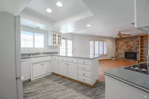 Kitchen - 751 Hillcrest Ct, Fairfield, CA 94533 photo 1 of 6
