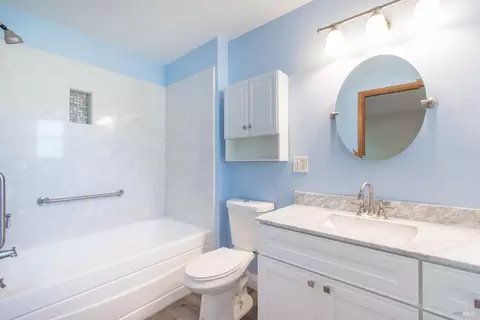 Bath - 751 Hillcrest Ct, Fairfield, CA 94533 photo 3 of 3