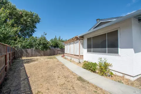 Exterior - 751 Hillcrest Ct, Fairfield, CA 94533 photo 5 of 8