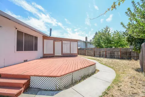 Exterior - 751 Hillcrest Ct, Fairfield, CA 94533 photo 7 of 8
