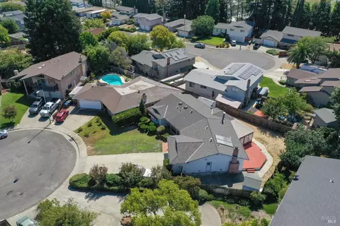 View/Area - 751 Hillcrest Ct, Fairfield, CA 94533 photo 4 of 9