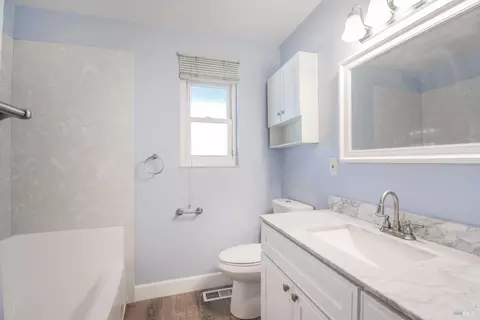 Bath - 751 Hillcrest Ct, Fairfield, CA 94533 photo 1 of 3