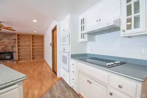 Kitchen - 751 Hillcrest Ct, Fairfield, CA 94533 photo 5 of 6