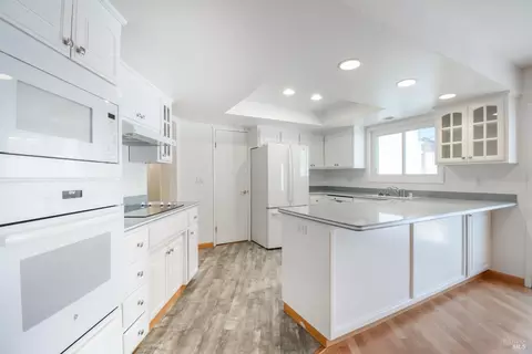 Kitchen - 751 Hillcrest Ct, Fairfield, CA 94533 photo 2 of 6