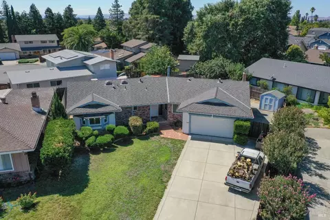 View/Area - 751 Hillcrest Ct, Fairfield, CA 94533 photo 3 of 9