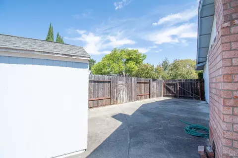 Exterior - 751 Hillcrest Ct, Fairfield, CA 94533 photo 3 of 8