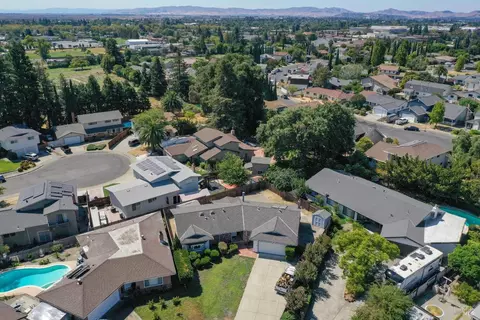 View/Area - 751 Hillcrest Ct, Fairfield, CA 94533 photo 1 of 9