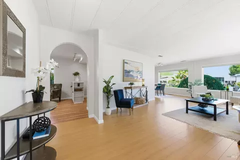 15 Scenic Dr, Novato, CA 94949