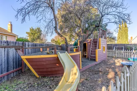 Exterior - 1125 Merrill Ct, Dixon, CA 95620 photo 20 of 24