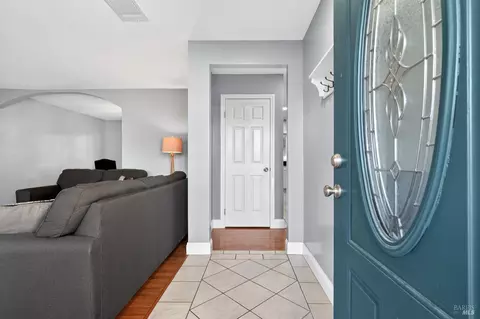 Entry Way - 1125 Merrill Ct, Dixon, CA 95620 photo 1 of 1