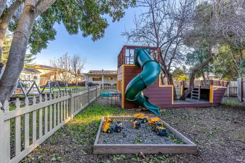Exterior - 1125 Merrill Ct, Dixon, CA 95620 photo 23 of 24