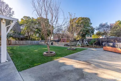 Exterior - 1125 Merrill Ct, Dixon, CA 95620 photo 11 of 24