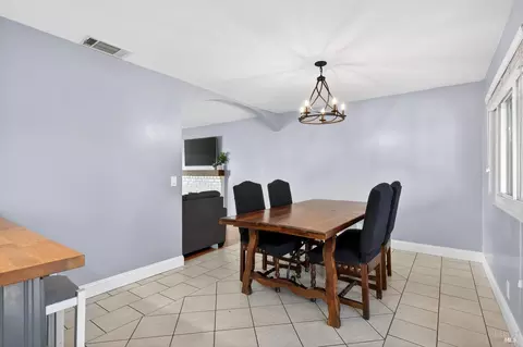 Dining - 1125 Merrill Ct, Dixon, CA 95620 photo 3 of 4