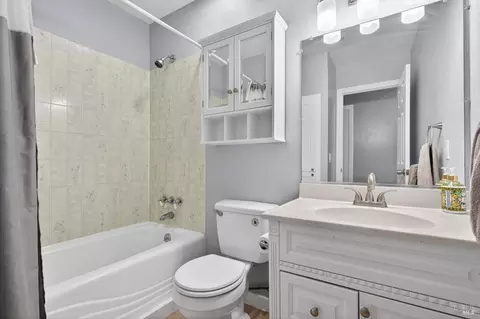 Bath - 1125 Merrill Ct, Dixon, CA 95620 photo 1 of 1