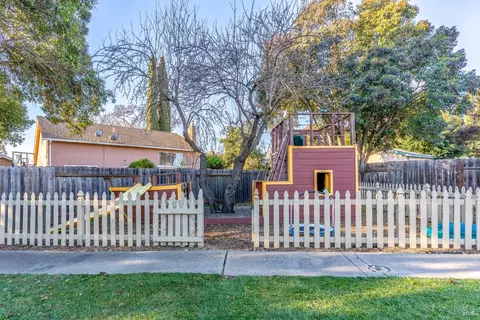 Exterior - 1125 Merrill Ct, Dixon, CA 95620 photo 19 of 24