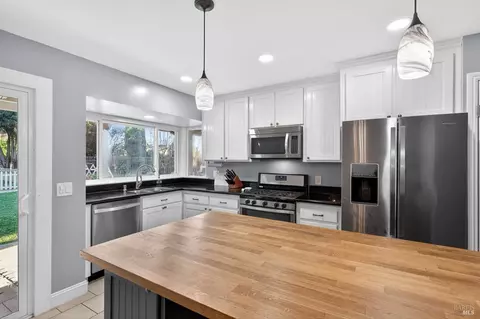 Kitchen - 1125 Merrill Ct, Dixon, CA 95620 photo 4 of 8
