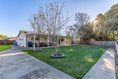 Exterior - 1125 Merrill Ct, Dixon, CA 95620 photo 7 of 24