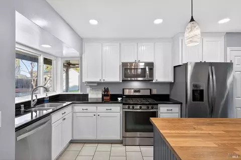 Kitchen - 1125 Merrill Ct, Dixon, CA 95620 photo 7 of 8