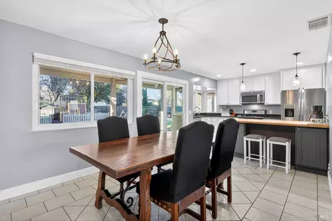 Dining - 1125 Merrill Ct, Dixon, CA 95620 photo 1 of 4