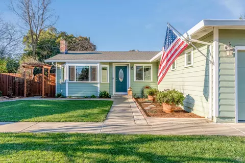 Exterior - 1125 Merrill Ct, Dixon, CA 95620 photo 3 of 24