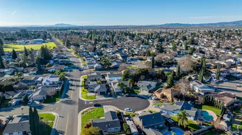 View/Area - 1125 Merrill Ct, Dixon, CA 95620 photo 7 of 9