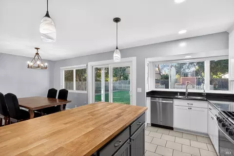 Kitchen - 1125 Merrill Ct, Dixon, CA 95620 photo 6 of 8