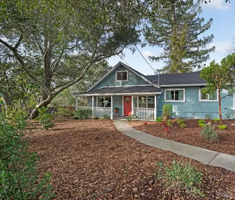 8931 Oak Grove Ave, Sebastopol, CA 95472