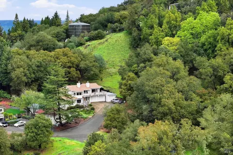 936 Valley View Dr, Healdsburg, CA 95448