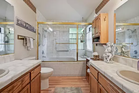 Bath - 936 Valley View Dr, Healdsburg, CA 95448 photo 1 of 1