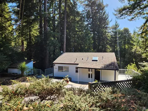 46200 Tickled Pink Dr, Gualala, CA 95445
