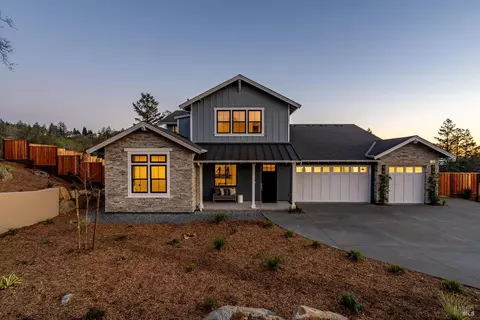 3684 Crown Hill Dr, Santa Rosa, CA 95404