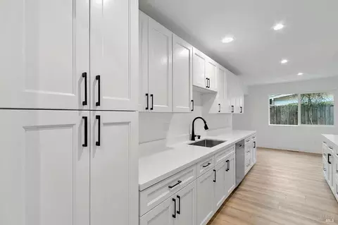 Kitchen - 604 Oregon St, Fairfield, CA 94533 photo 2 of 2