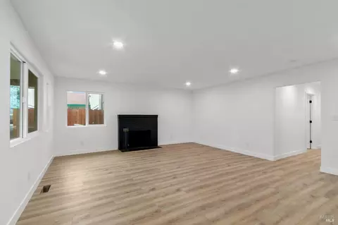 Living - 604 Oregon St, Fairfield, CA 94533 photo 3 of 5