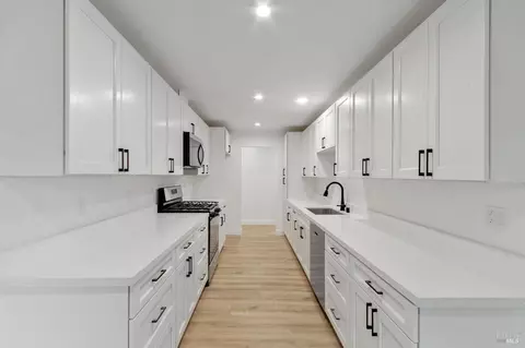 Entry Way - 604 Oregon St, Fairfield, CA 94533 photo 1 of 1