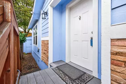 24 Leisure Park Cir, Santa Rosa, CA 95401