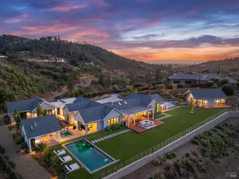 987 Mark West Springs Rd, Santa Rosa, CA 95404