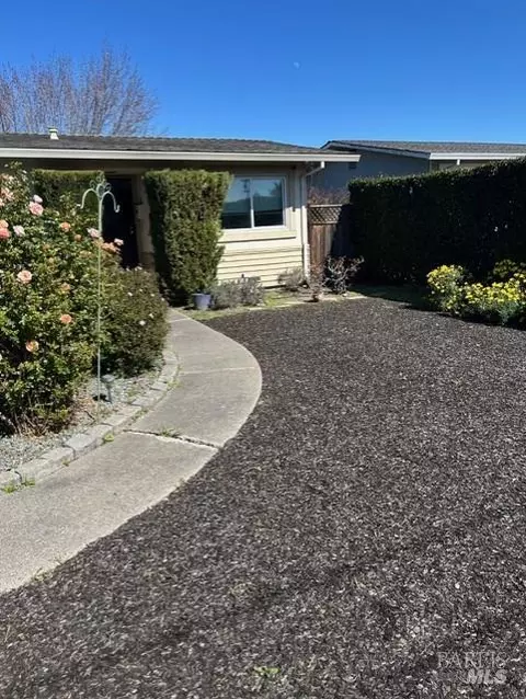 101 Arlington Dr, Petaluma, CA 94952