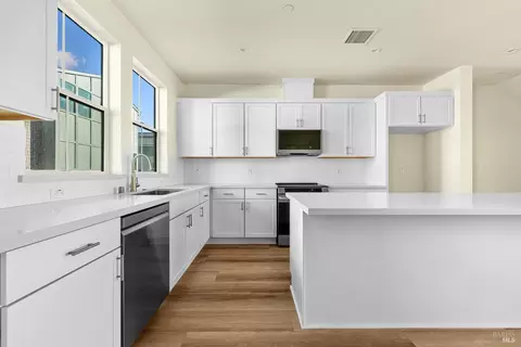 1492 Waterside Ln, Rohnert Park, CA 94928