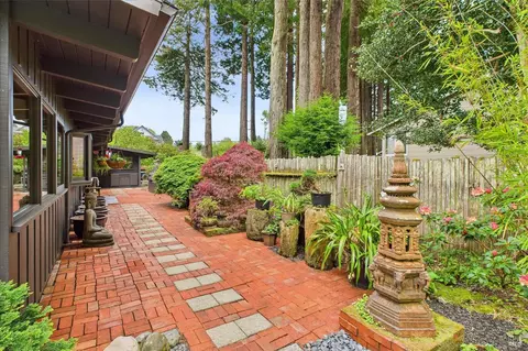 Exterior - 2300 S St, Eureka, CA 95501 photo 7 of 32