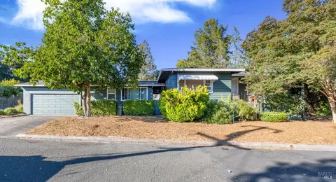 689 Plum Dr, Santa Rosa, CA 95404