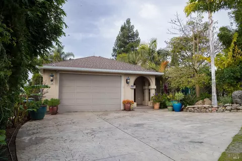 504 Palms Dr, Martinez, CA 94553