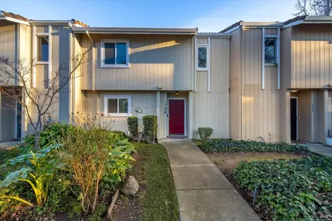138 Arcadia Dr, Vacaville, CA 95687