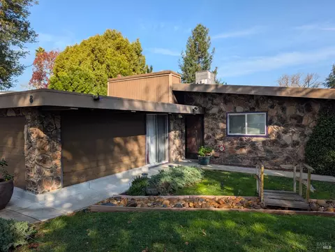 8 Madeline Ct, Novato, CA 94947