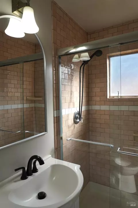 Bath - 1115 Sereno Dr, Vallejo, CA 94589 photo 2 of 4