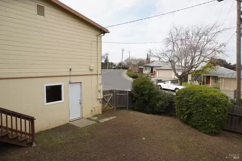 Exterior - 1115 Sereno Dr, Vallejo, CA 94589 photo 4 of 6