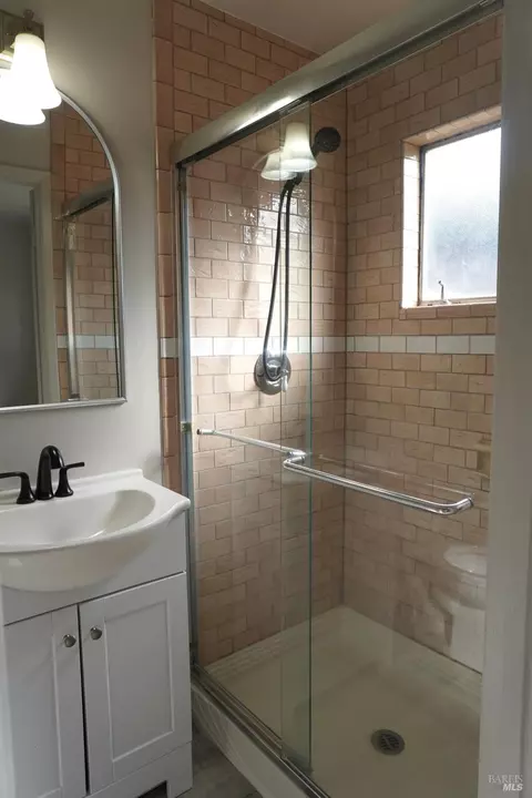 Bath - 1115 Sereno Dr, Vallejo, CA 94589 photo 4 of 4