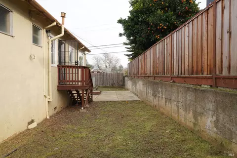 Exterior - 1115 Sereno Dr, Vallejo, CA 94589 photo 3 of 6