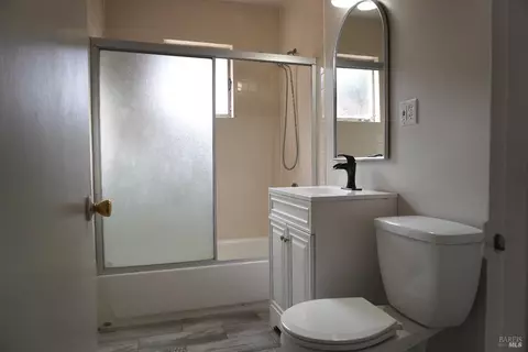 Bath - 1115 Sereno Dr, Vallejo, CA 94589 photo 1 of 4