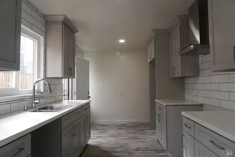 Kitchen - 1115 Sereno Dr, Vallejo, CA 94589 photo 2 of 4
